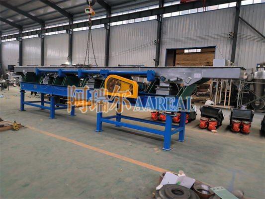 দীর্ঘ দূরত্ব 600mm প্রস্থ স্টেইনলেস স্টীল 304 পাতা স্প্রিং 25 টন প্রতি ঘন্টায় লবণ পরিবহন জন্য eccentric ভারসাম্য কম্পন কনভেয়র